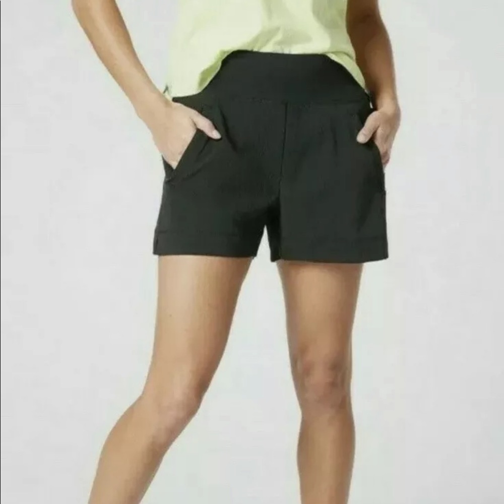 Athleta women’s Trekkie shorts 6